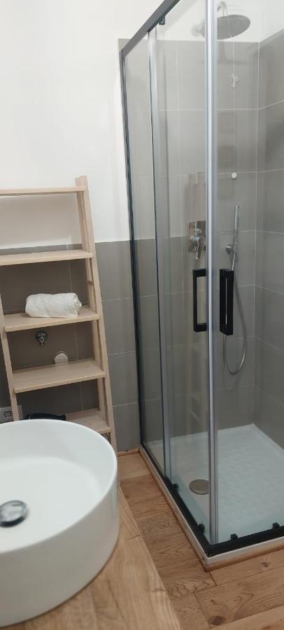 Palazzo Pellicceria 15 *